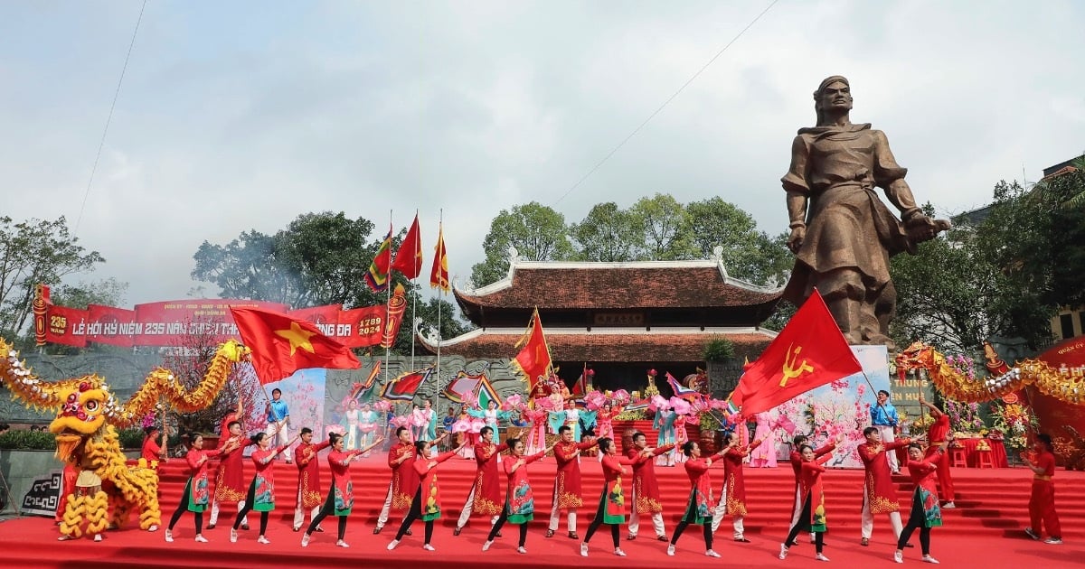 บรรยากาศสุดอลังการในพิธีเปิดเนินประวัติศาสตร์ดงดา