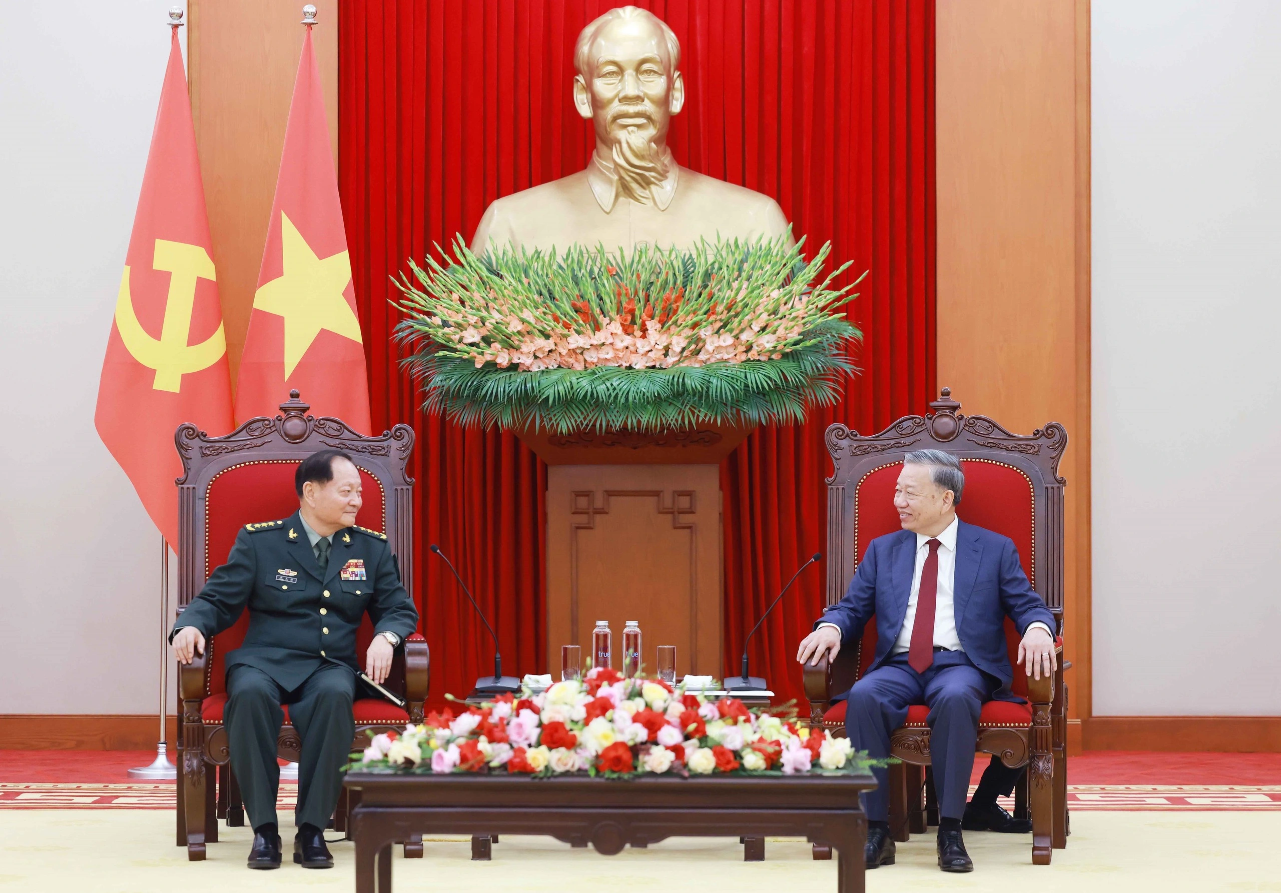 General Secretary To Lam receives Vice Chairman of the Central Military Commission of China