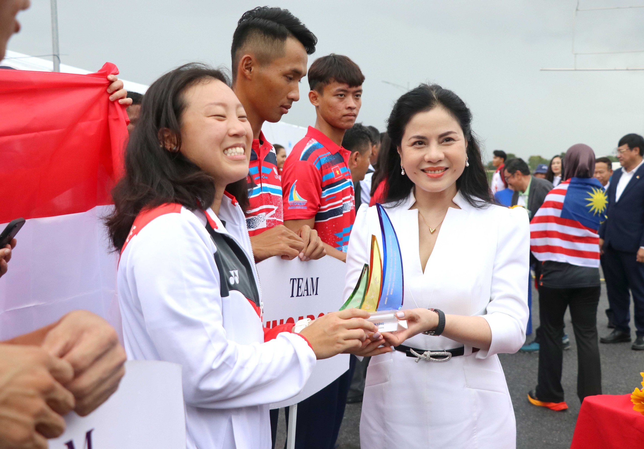 Hải Phòng: Sôi động giải đua thuyền rowing, canoeing Đông Nam Á trên sông Giá- Ảnh 2.