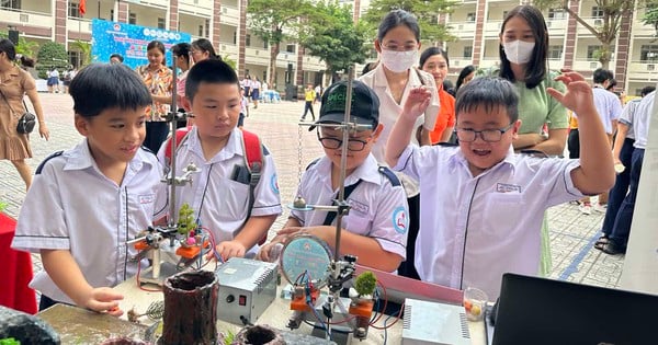 Students experience scientific research from practice