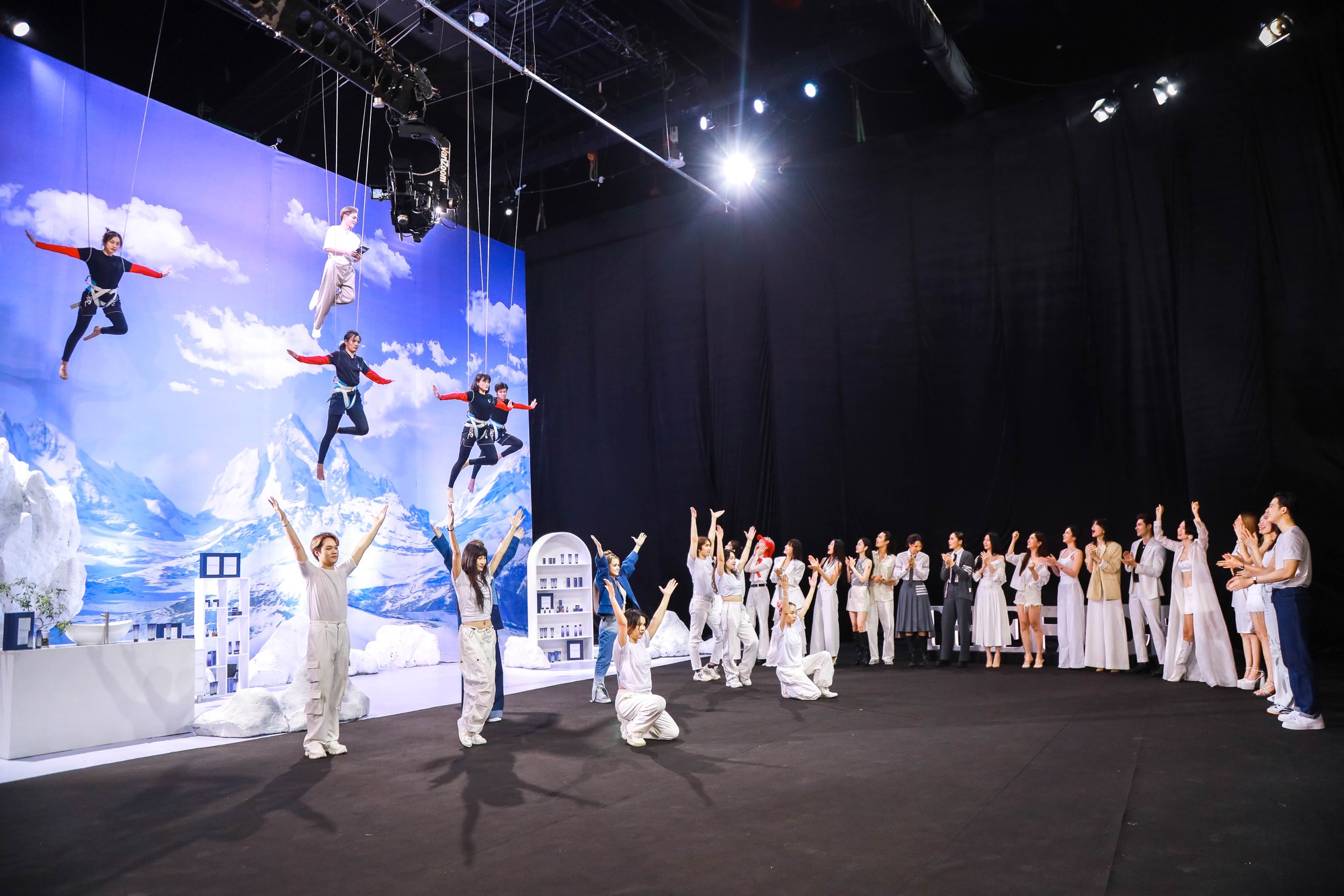 'The Face Vietnam' tập 2: Vũ Thu Phương loại Cẩm Đan đội Minh Triệu - Kỳ Duyên    - Ảnh 5.