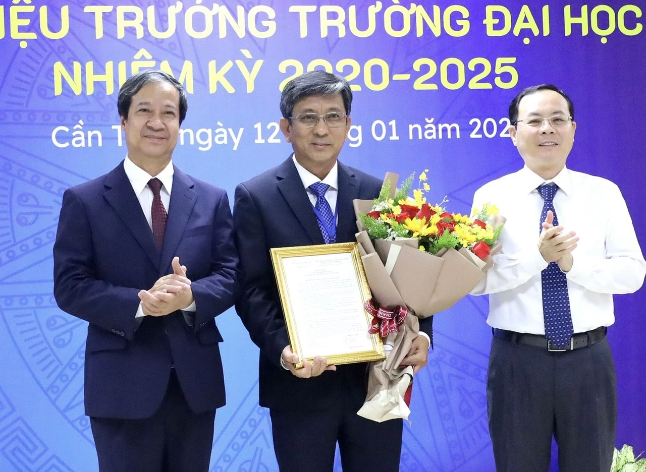 Tân Hiệu trưởng Trường ĐH Cần Thơ: Phấn đấu ngân sách năm 2025 đạt 1.000 tỉ đồng- Ảnh 1.