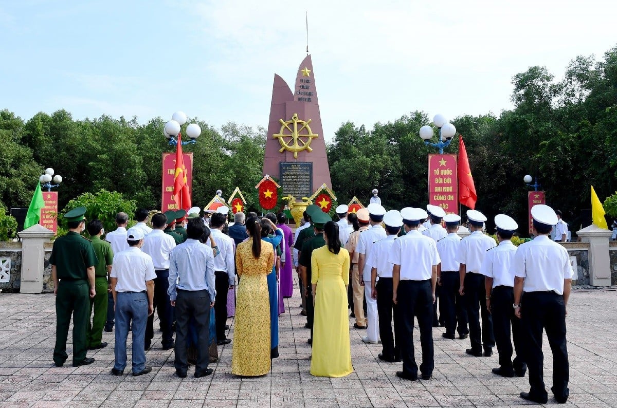 Panorama - Untold story of Loc An wharf - the legend of Ho Chi Minh trail at sea (Photo 9).