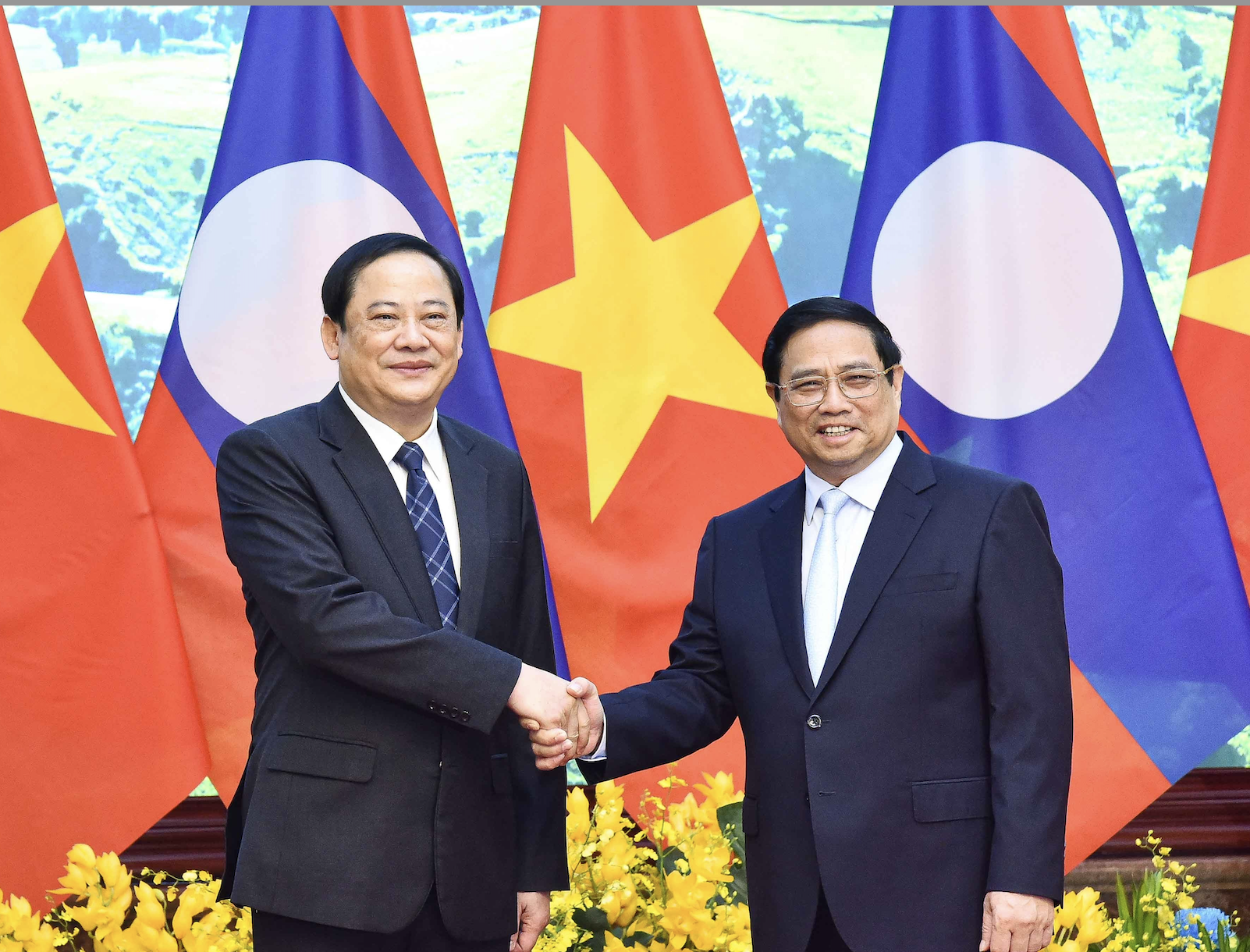 Ceremonia de bienvenida a la visita oficial del Primer Ministro de Laos a Vietnam