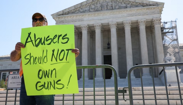 US court rejects gun ownership order, one man shoots many people, causes casualties