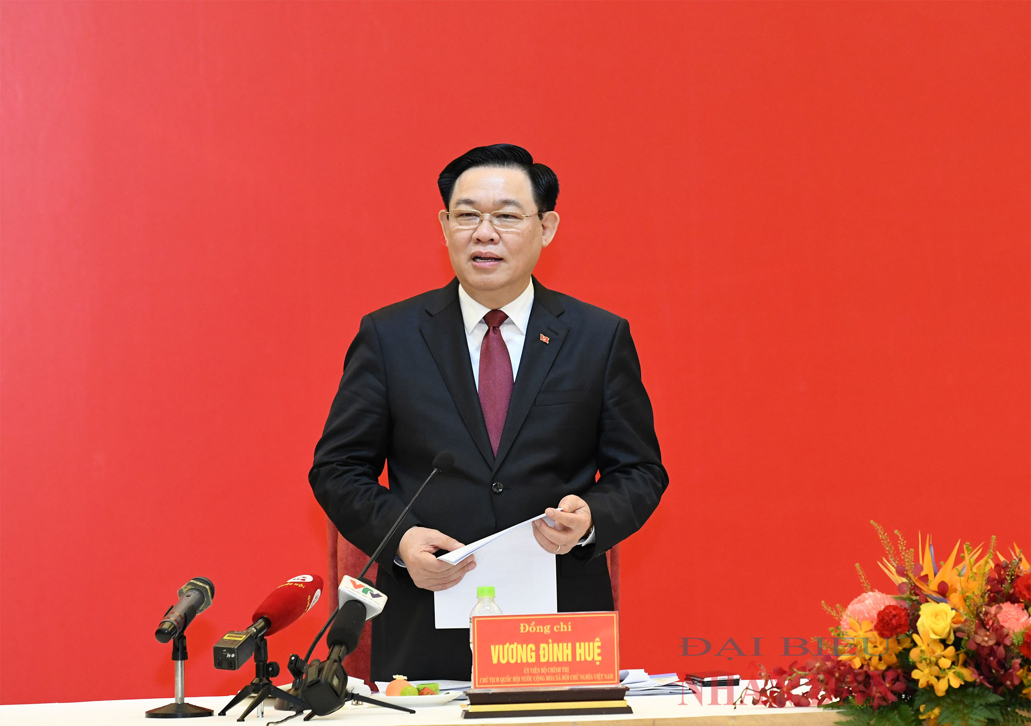 국회의장 Vuong Dinh Hue는 Khanh Hoa 성 당위원회 상임위원회와 협력합니다.