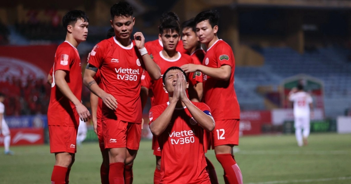 El defensa central Bui Tien Dung fue convocado para unirse a la selección nacional de Vietnam.