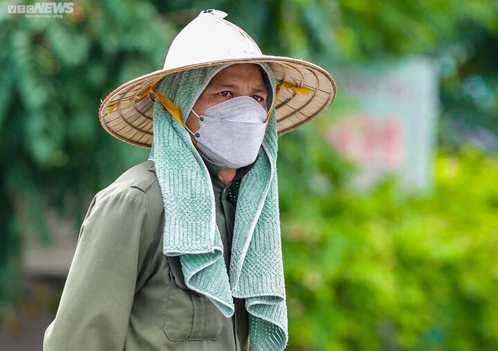 Am 1. April breitete sich die Hitze von Norden nach Süden aus. Manche Orte erreichten Höchsttemperaturen von über 39 Grad Celsius. (Illustration: Ngo Nhung)