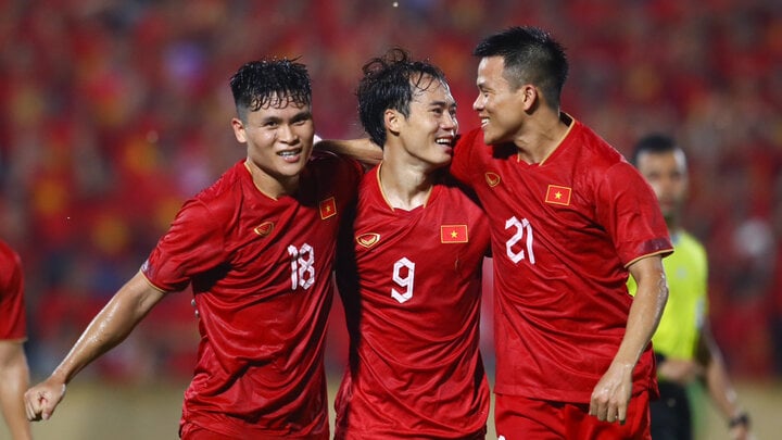 Vietnam team attends Asian Cup 2023.