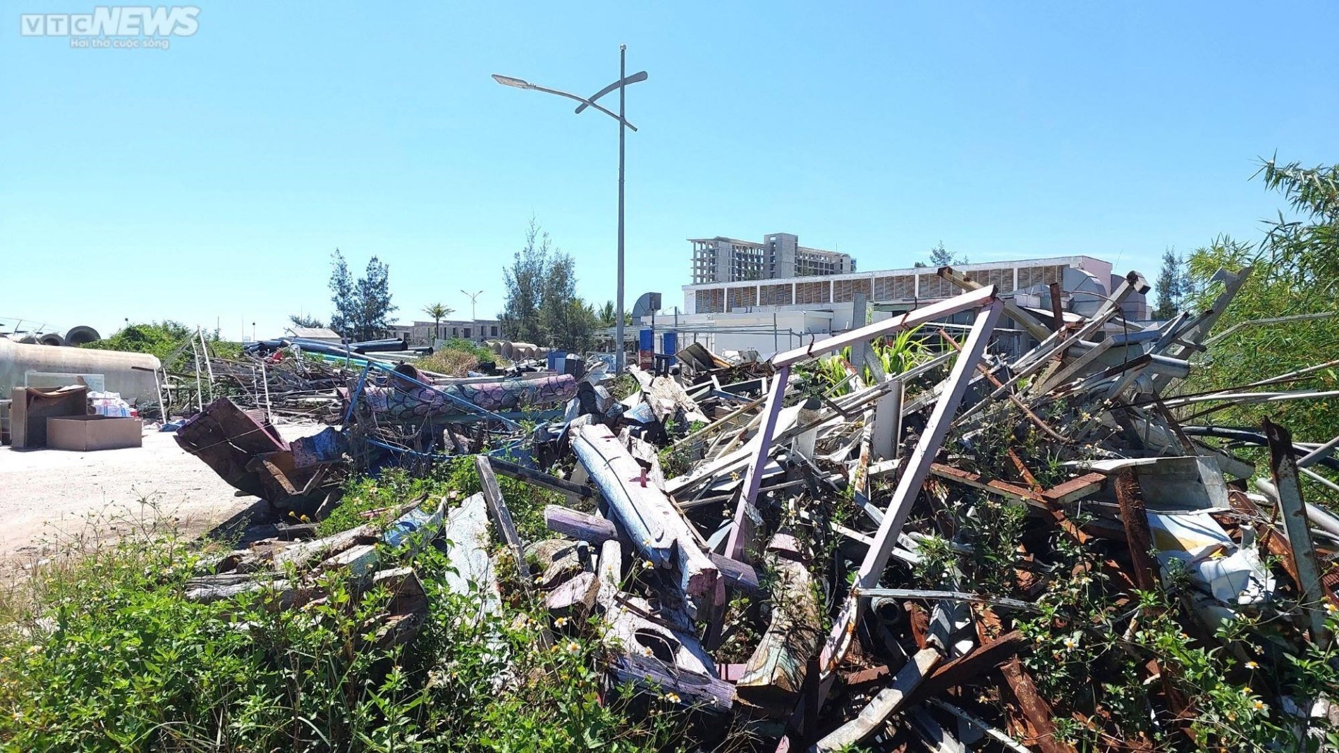 Escena desoladora en el proyecto turístico y de entretenimiento Cocobay de 11.000 billones de VND en Da Nang - 5