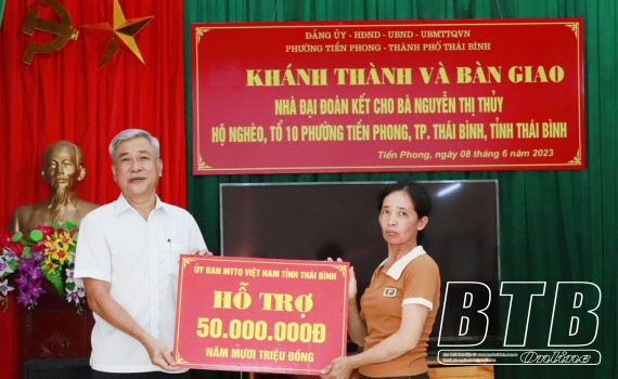 Khánh thành và bàn giao nhà đại đoàn kết cho hộ nghèo phường Tiền Phong