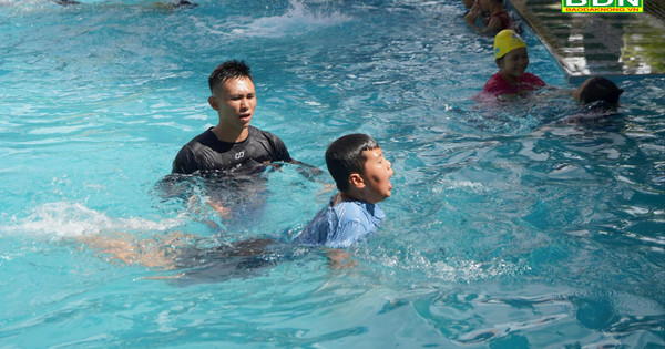 700 children learn to swim thanks to... the police