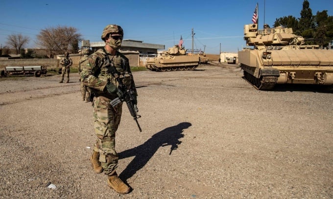 Soldados estadounidenses patrullan en la provincia de Hasakah, en el noreste de Siria, en febrero de 2021. Foto: AFP