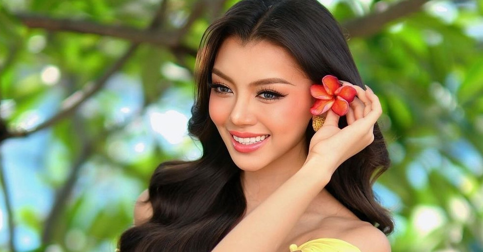 Who is the 17-year-old beauty queen who is as beautiful as a 'living doll' at Miss Grand International?