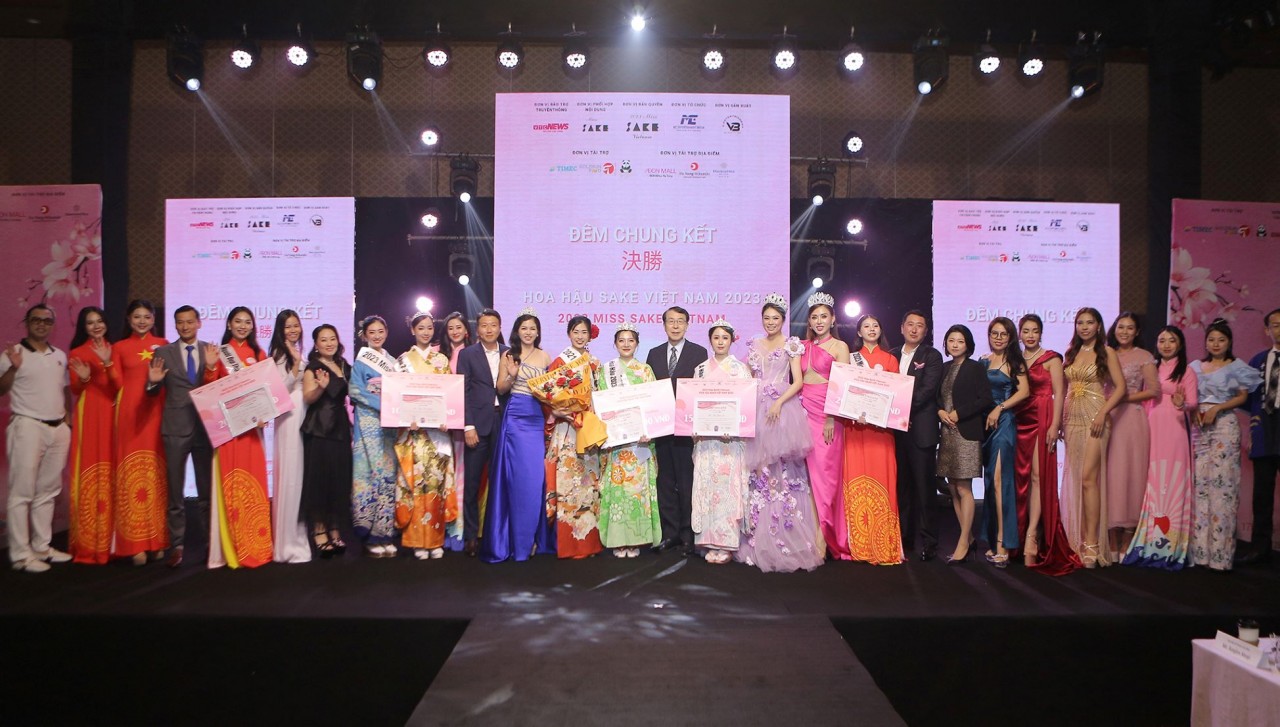 ミス・サケ・ベトナムがファム・ティエン・ガさんの名前を呼ぶ Miss Sake Vietnam gọi tên Phạm Thiên Nga