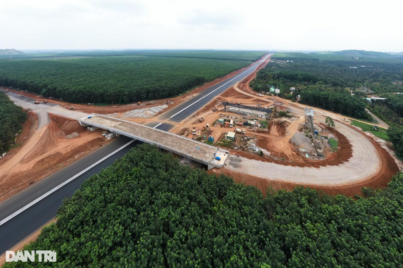 Cao tốc nối TPHCM - Phan Thiết hơn 2 giờ lái xe sắp khánh thành - 8
