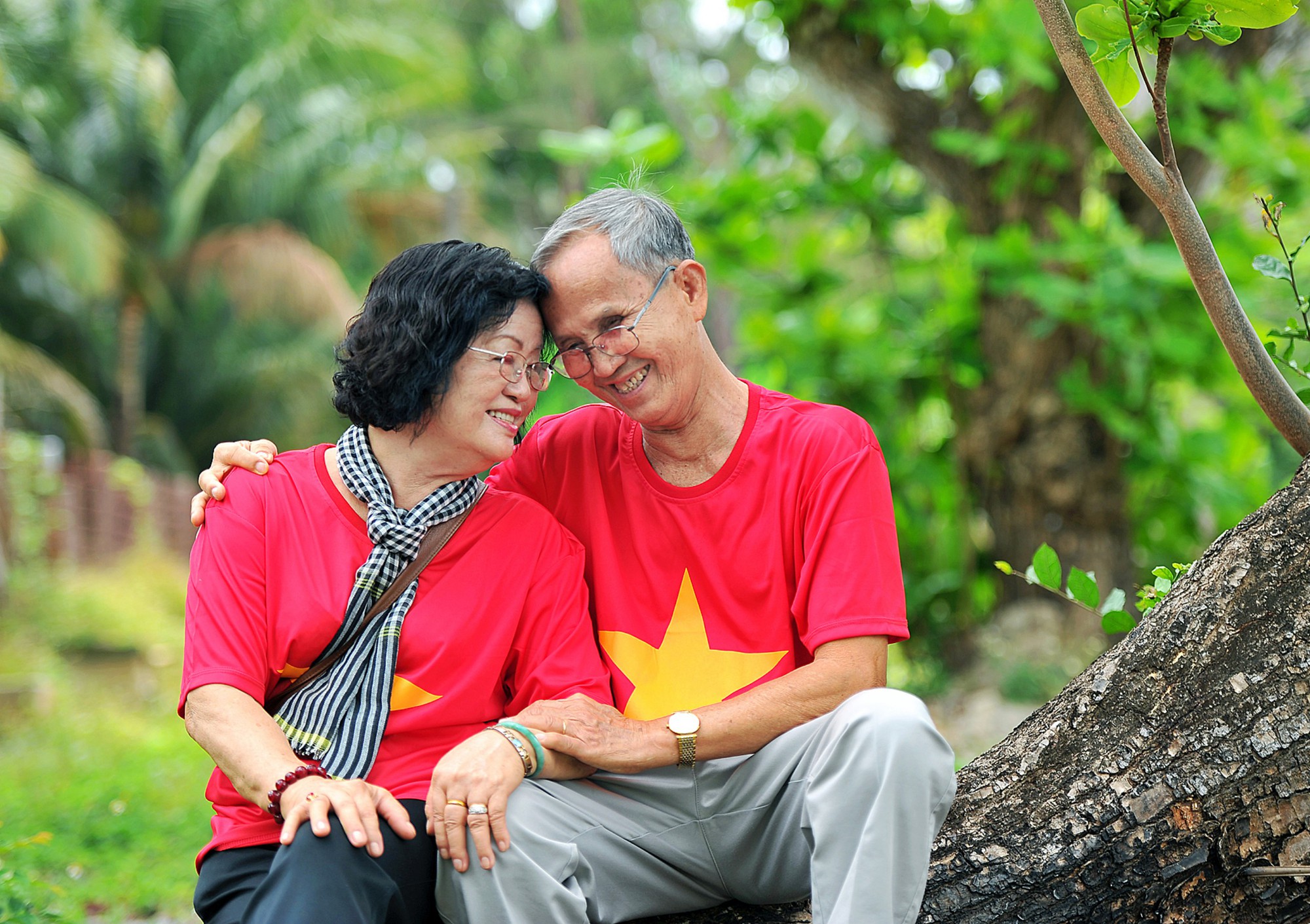Rưng rưng những bức ảnh của Nguyễn Á 'Tử tù, cựu tù Côn Đảo ngày trở lại' - Ảnh 12.