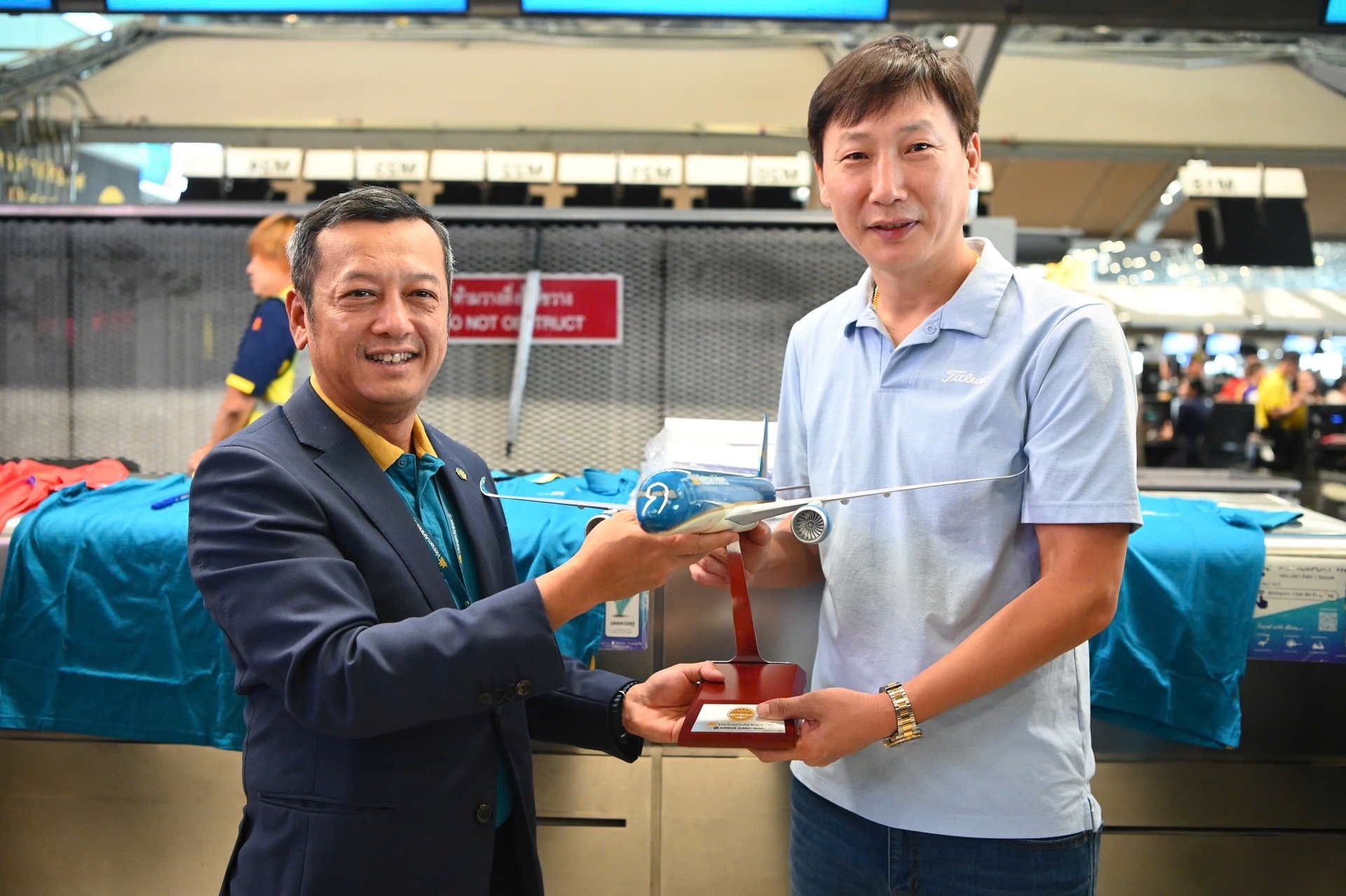 Vietnam Airlines schickt Spieler der vietnamesischen Fußballnationalmannschaft in die Business Class, Bild 2