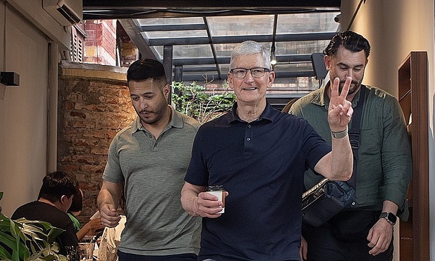 Tim Cook đi cà phê hai lần trong một ngày ở Hà Nội