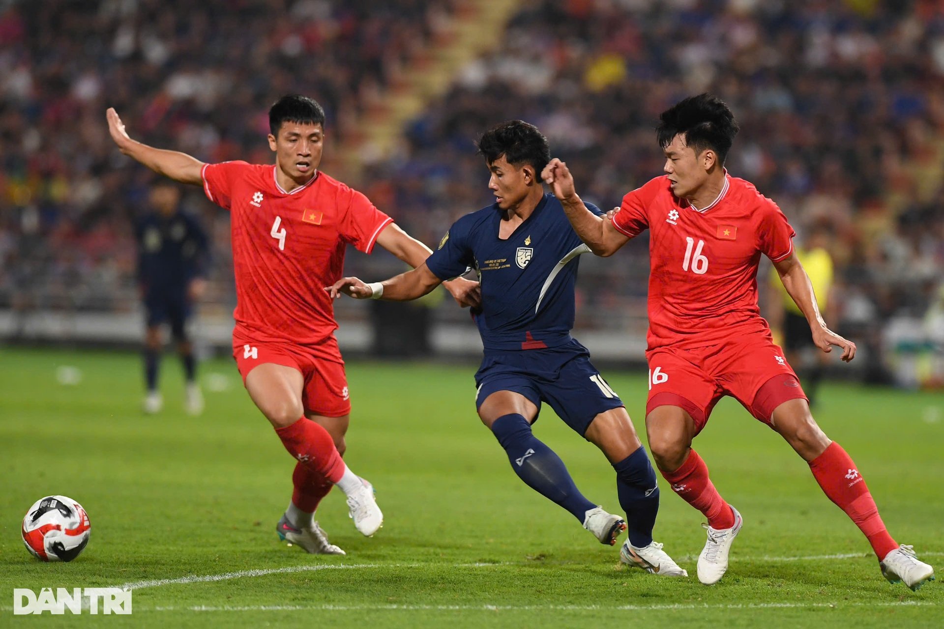 Hình ảnh tuyển Việt Nam vô địch AFF Cup 2024 đầy thuyết phục trước Thái Lan - 4