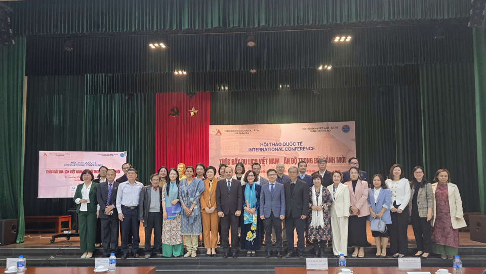 Los delegados asistentes al evento se tomaron una foto de recuerdo. Foto: Tung Lam