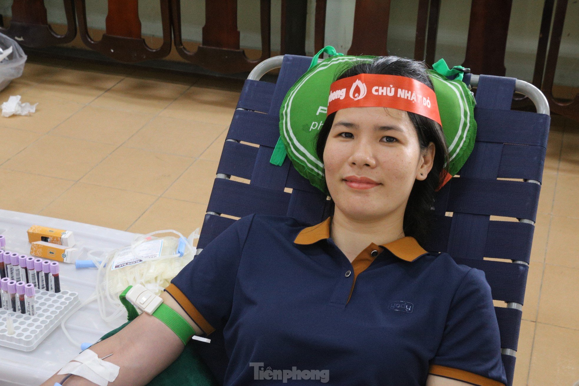 Hoi An ancient town residents brave the rain to donate blood on Red Sunday photo 12