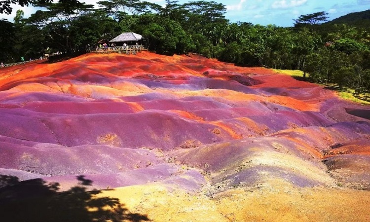 The unique land of seven rainbow colors