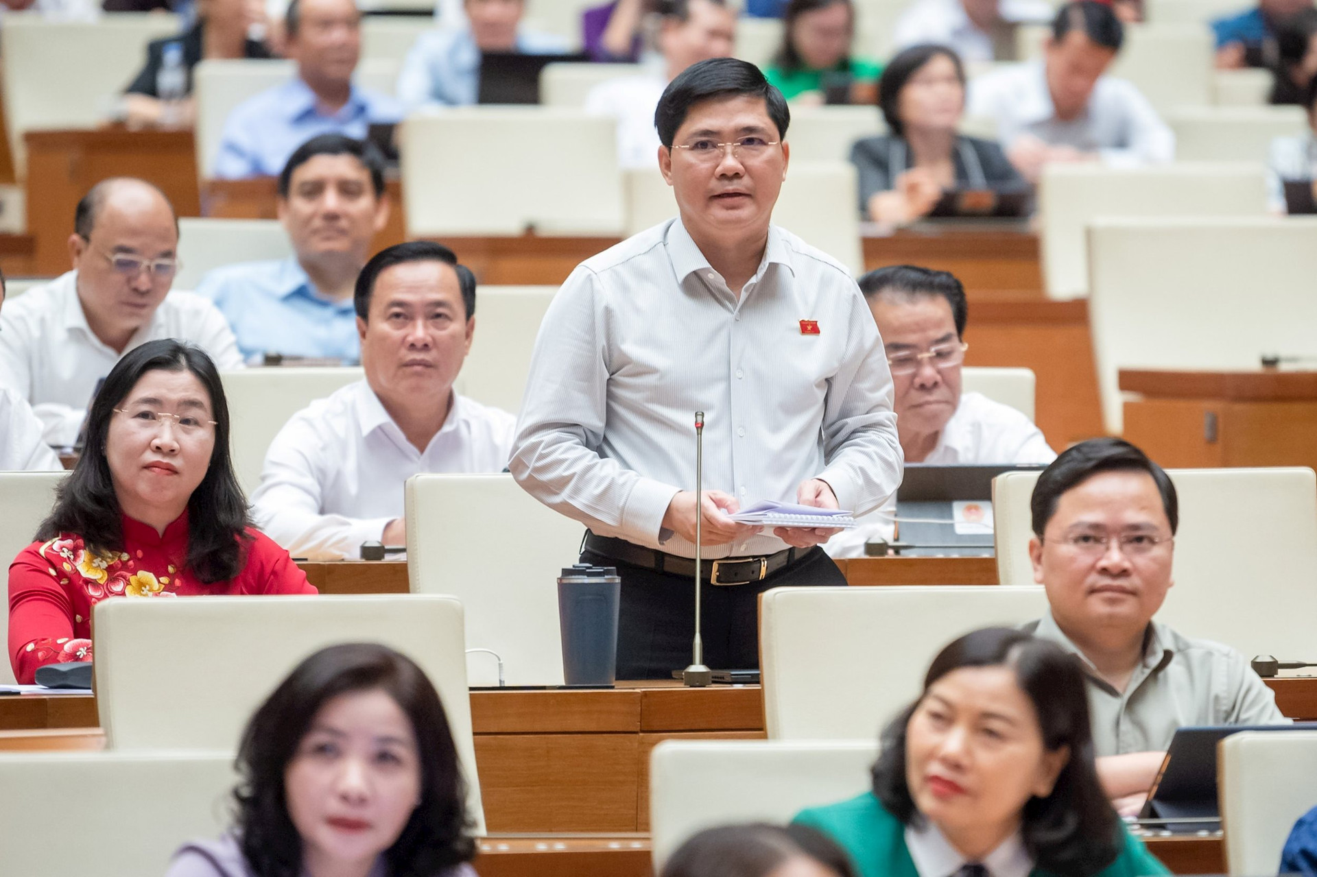 Représentant Nguyen Tuan Anh, province de Long An, Solutions nécessaires pour résoudre les problèmes environnementaux dans le système de Bac Hung Hai.jpg