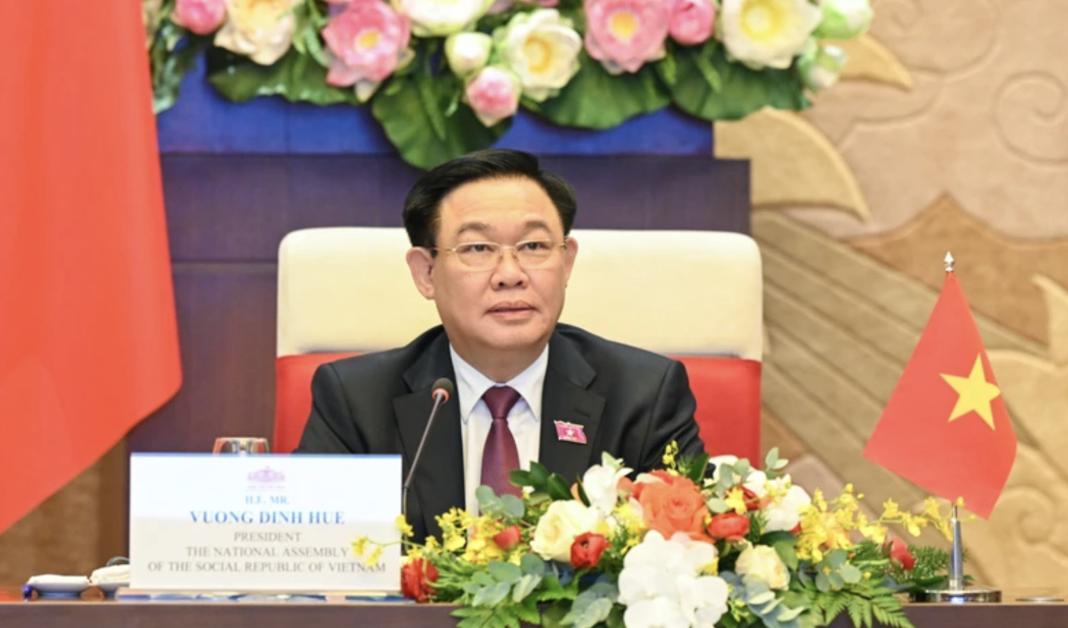 National Assembly Chairman Vuong Dinh Hue sent a congratulatory letter to the direct Supreme Advisor to the King of Cambodia.