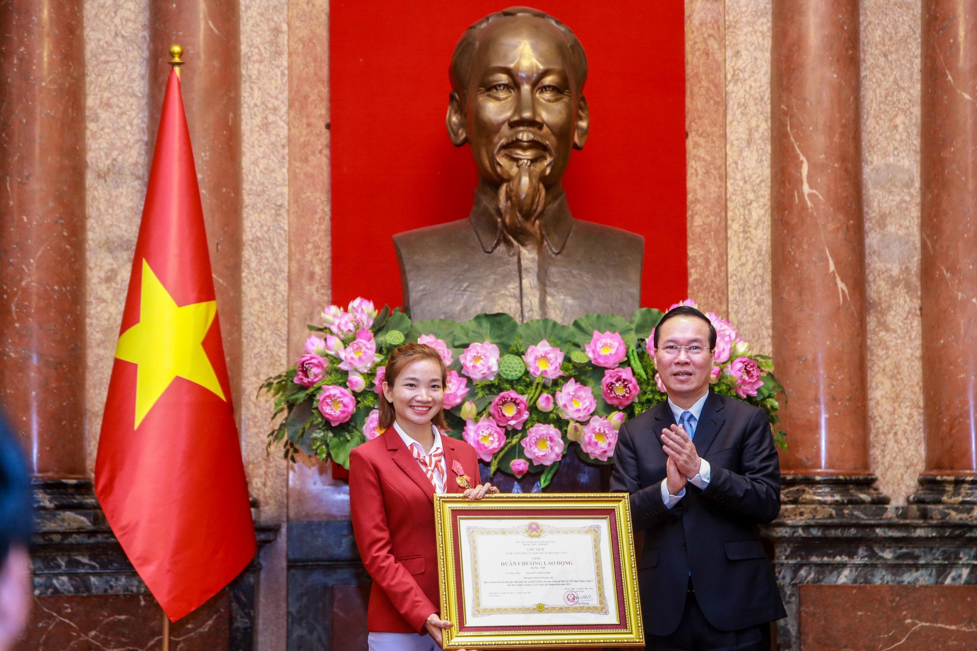 Chủ tịch nước Võ Văn Thưởng trao Huân chương Lao động cho các HLV-VĐV xuất sắc - Ảnh 3.
