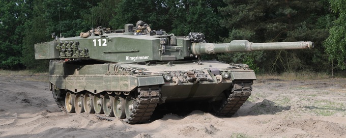 6 xe tăng Leopard trên đường đến Ukraine - 1