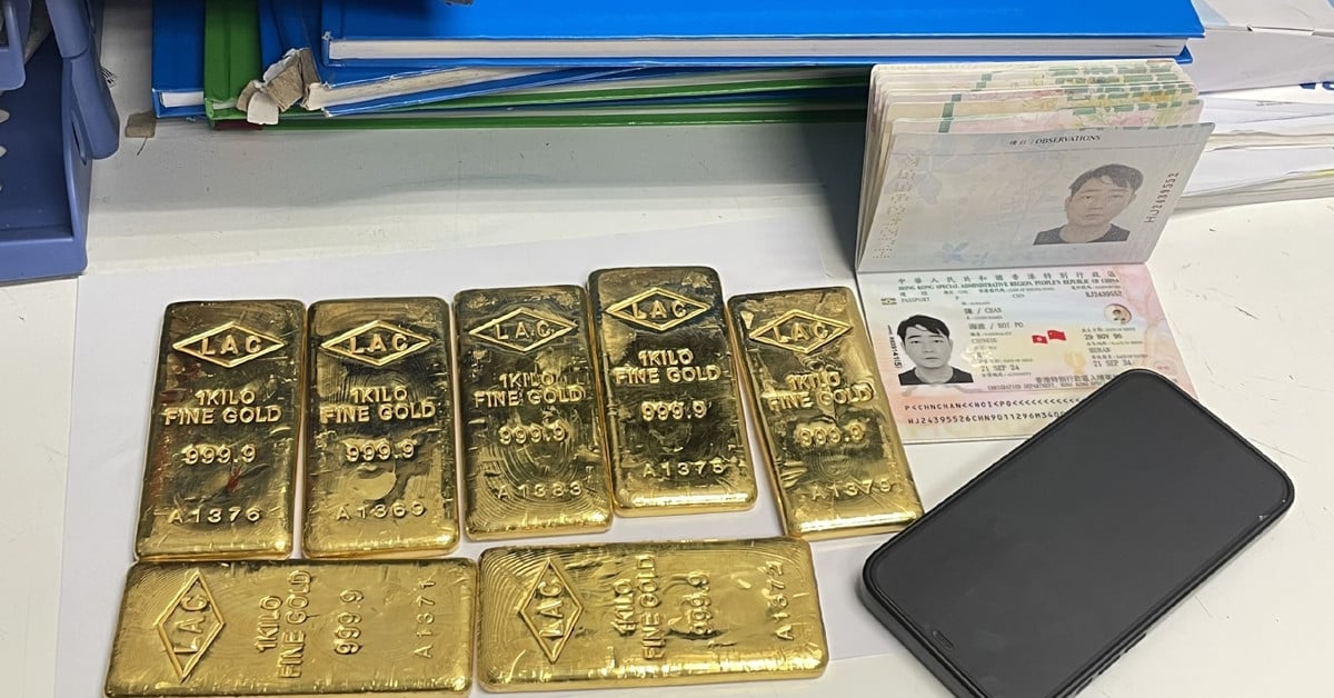 Foreigner discovered hiding 7kg of metal suspected to be gold into Vietnam