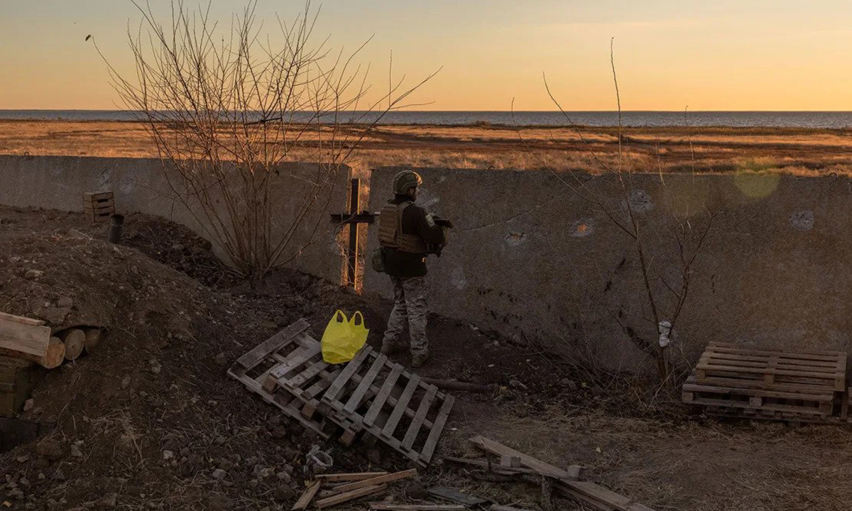 Ukrainian soldiers recount Russian shelling along the Dnieper River