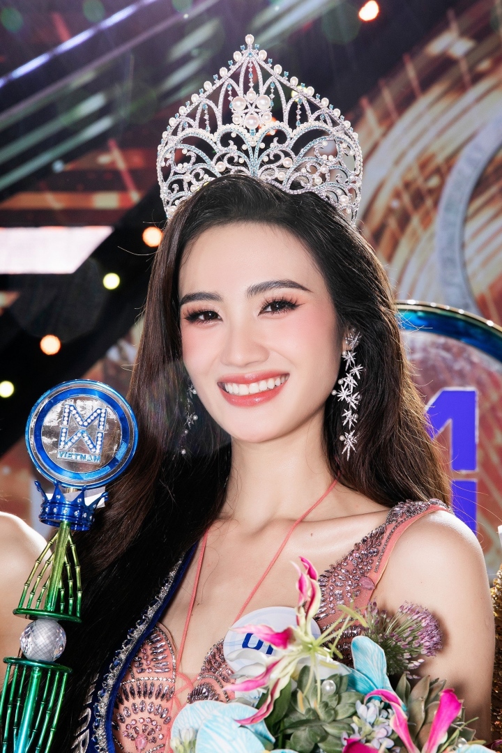 Huynh Tran Y Nhi believes her boyfriend will understand the new beauty queen's busy schedule - 1