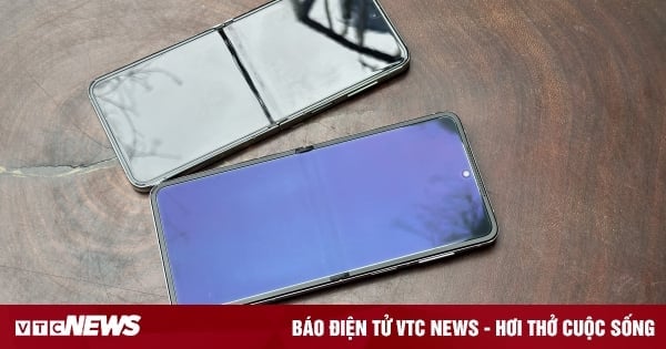 Doanh số điện thoại gập của Samsung 'cắm đầu'