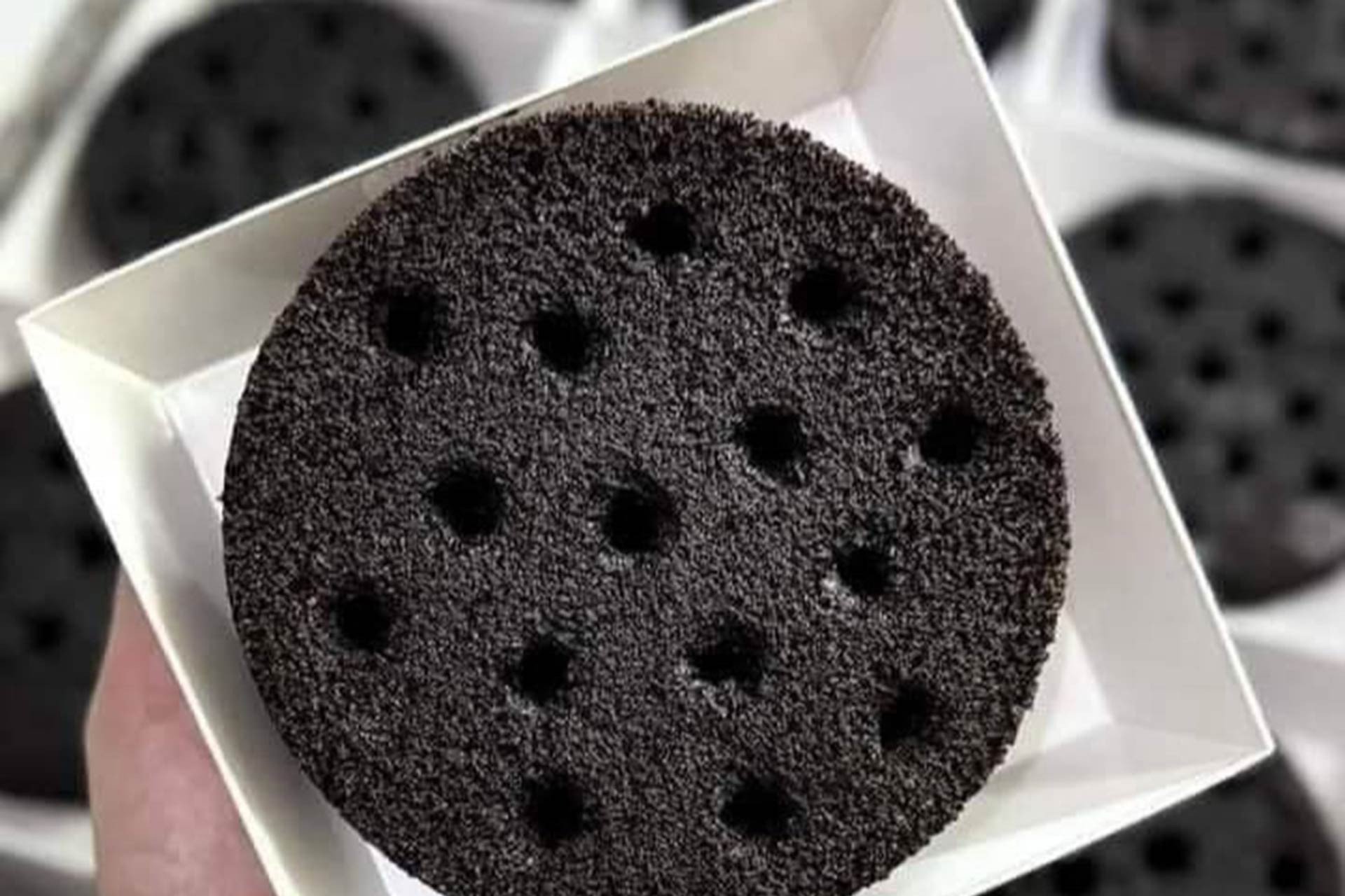 How to make honeycomb charcoal briquettes that young people are looking for