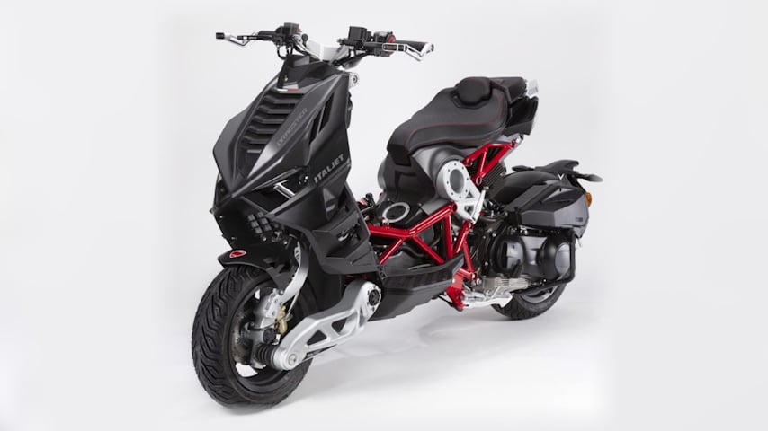 Italjet Dragster 300 scooter image with unique design image 3