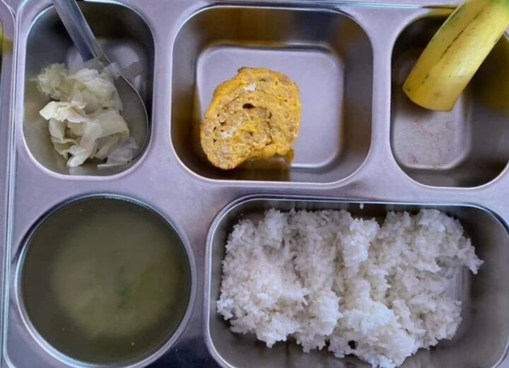 Parents complain that the school lunch is for people 