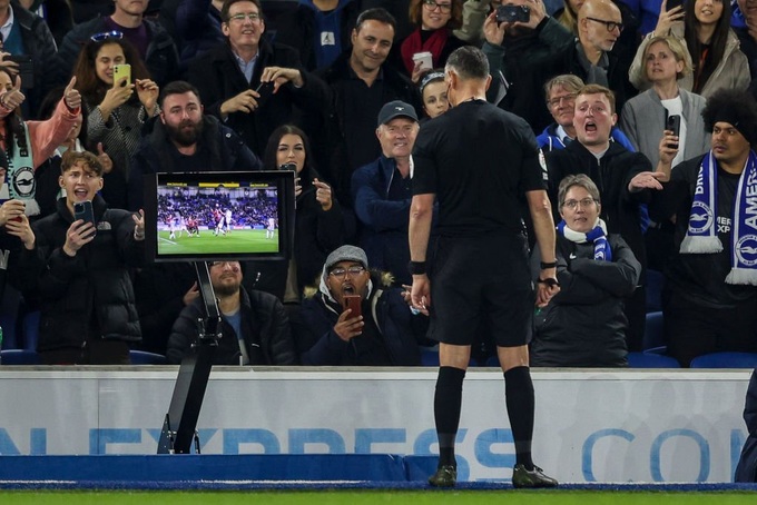 Man Utd thua Brighton bởi quả phạt đền ở phút 90+9 - 2