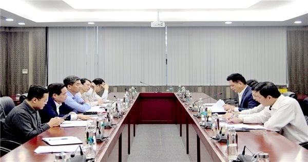 Deputy Minister, Vice Chairman Y Vinh Tor works with the National Assembly's Ethnic Council on the Report on delimitation of mountainous and highland areas