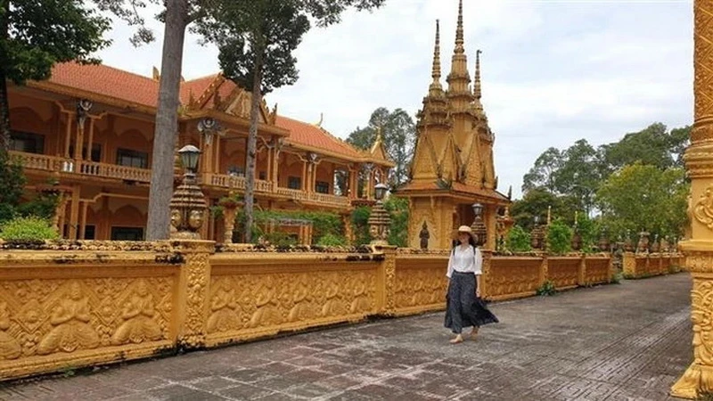 du lich tra vinh -chua chien.jpg