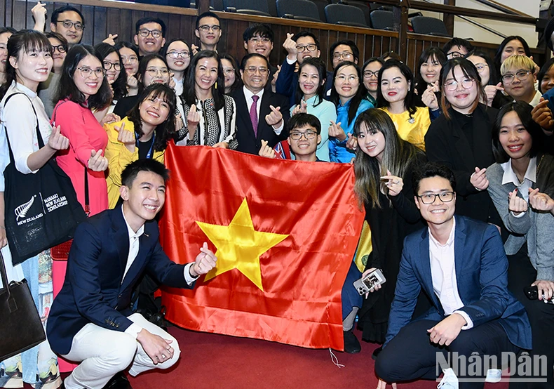 팜민친 총리가 웰링턴 빅토리아 대학교에서 정책 연설을 하고 있다. 사진 3