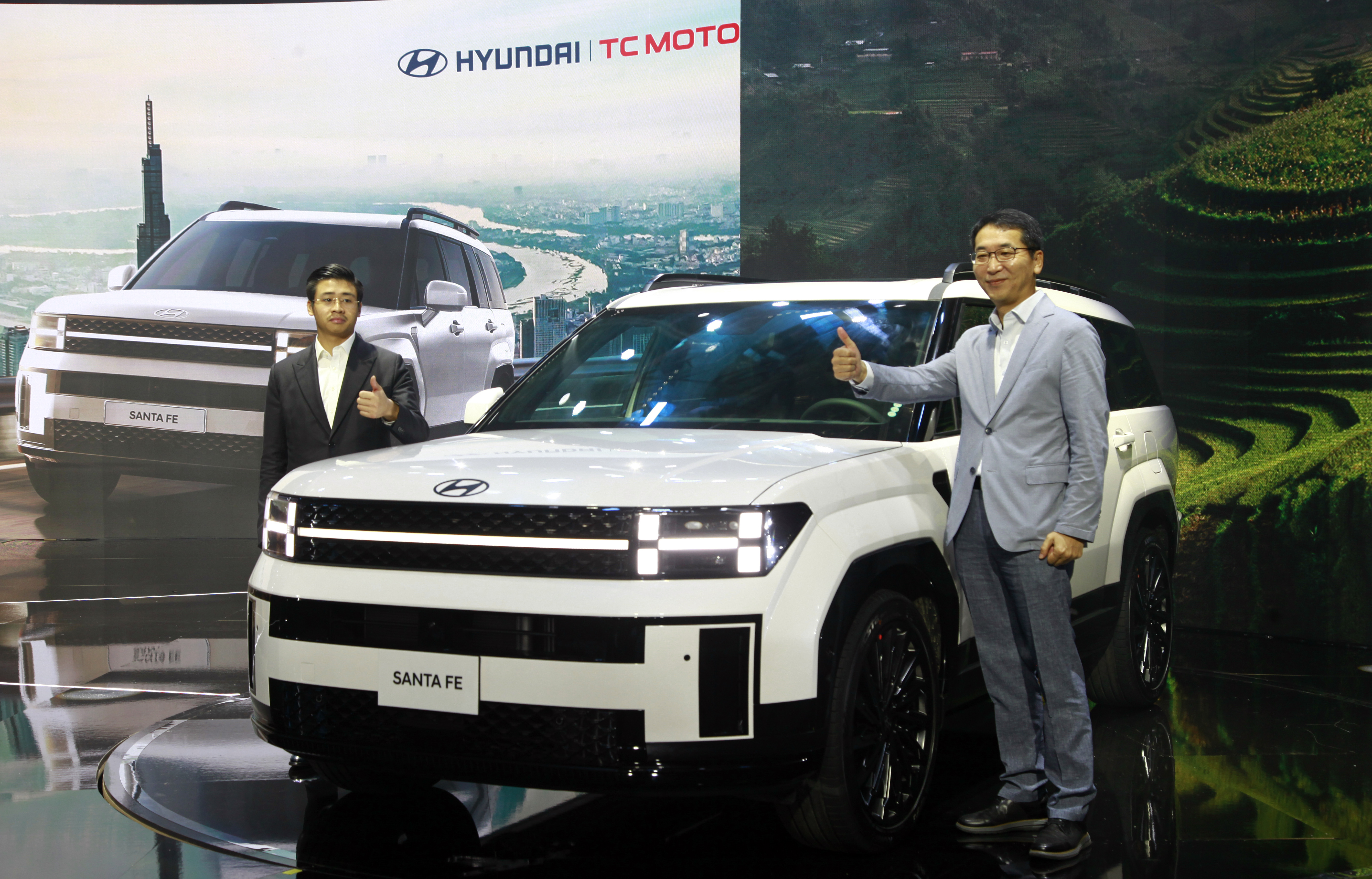 Hyundai Santa Fe 2024 launched in Vietnam market, price from 1.069 billion VND