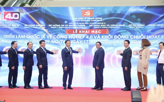 Minister Nguyen Manh Hung: Digital transformation creates growth and wealth photo 1