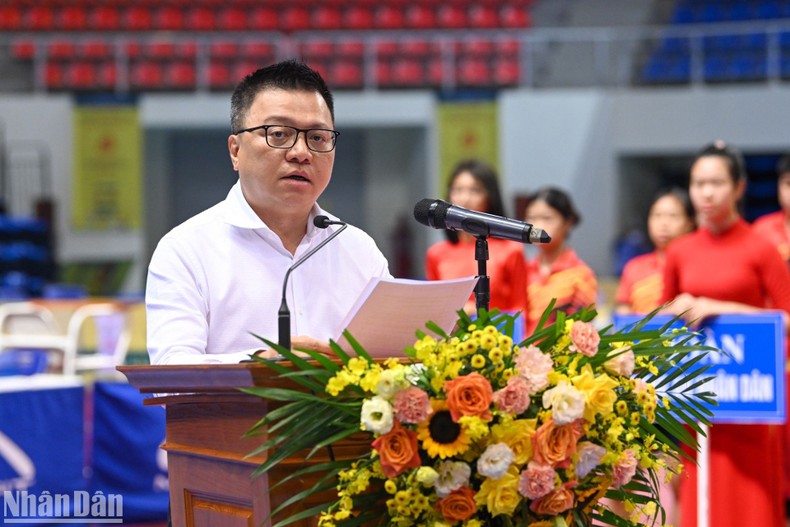 제41회 전국축구선수권대회 개막식, 인민신문, 사진 1