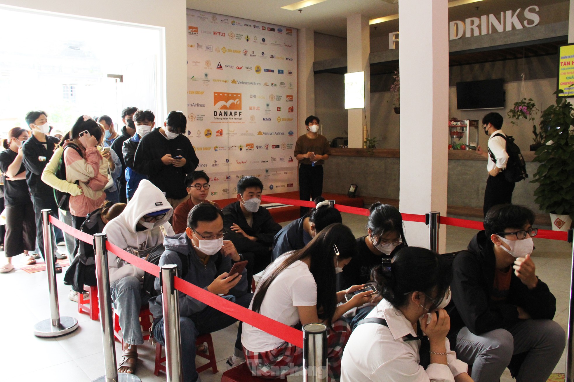 Young people lined up in the sun to buy tickets to see 'Peach, Pho and Piano' photo 11