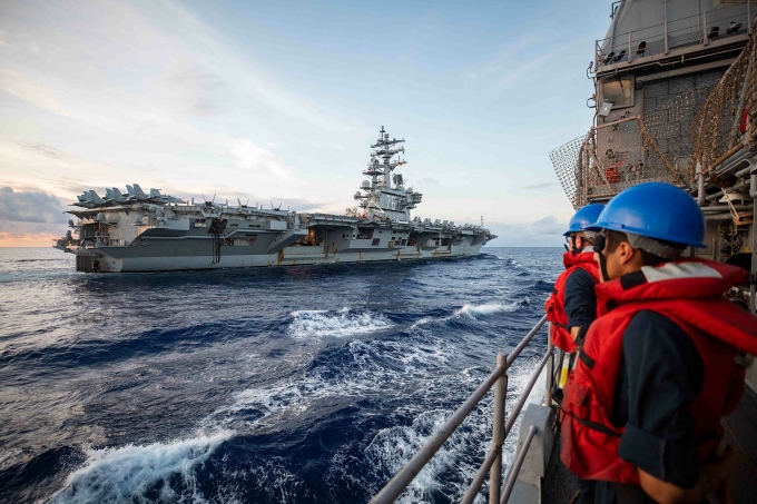 El portaaviones estadounidense USS Ronald Reagan ancla en el puerto de Busan, Corea del Sur, el 23 de septiembre de 2022. Foto: Reuters