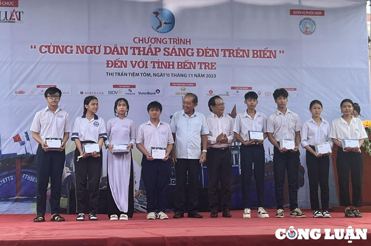 Low light and dark night program on the beach with the young province of Bac Ninh picture 2