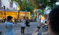 Line up from 4am to drink coffee, bring pets for dozens of kilometers