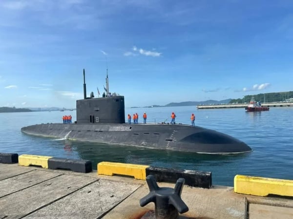 Russia brings submarines to joint exercises with Malaysia, Philippines opens new "diplomatic playground"